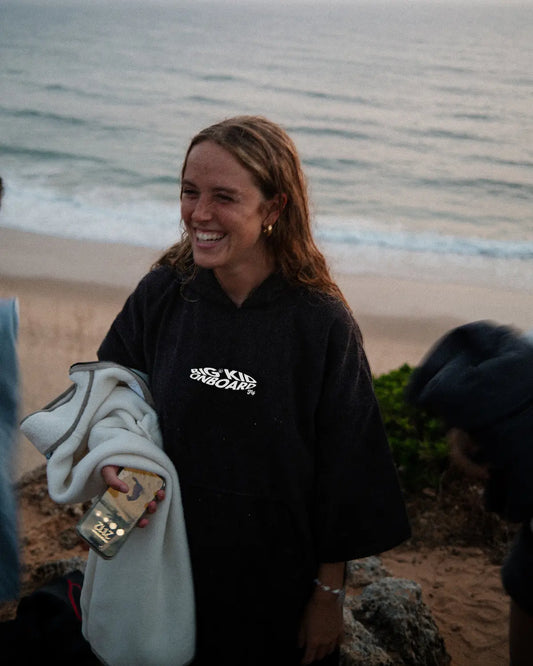 Poncho de surf negro
