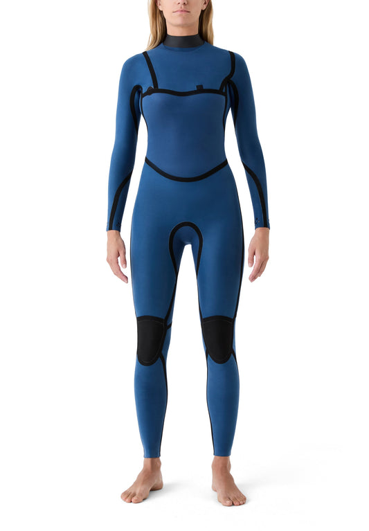 Vista del interior del traje de surf femenino mostrando el forro térmico azul de secado rápido y costuras termoselladas.