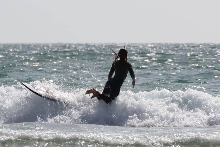 Descubre los consejos para hacer surf y perfeccionar la técnica