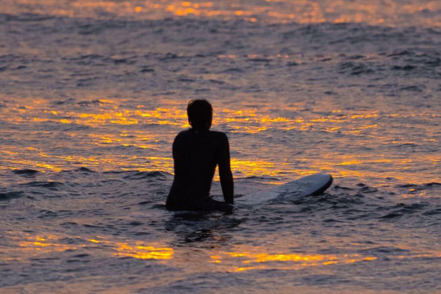 Escarpines para surf: el complemento perfecto