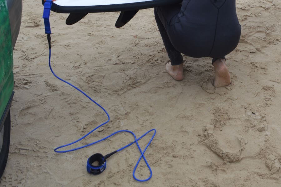 El complemento imprescindible de la tabla de surf: el leash