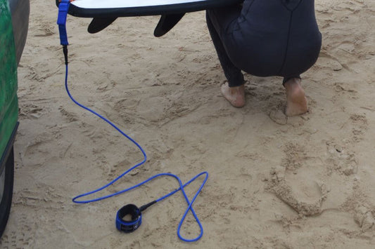 El complemento imprescindible de la tabla de surf: el leash