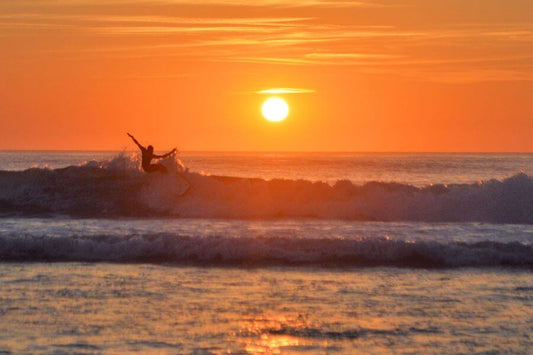 olas durante la marea baja