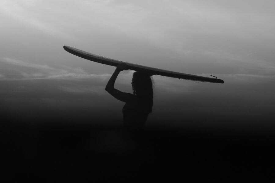 Descubre dónde hacer surf en Andalucía.