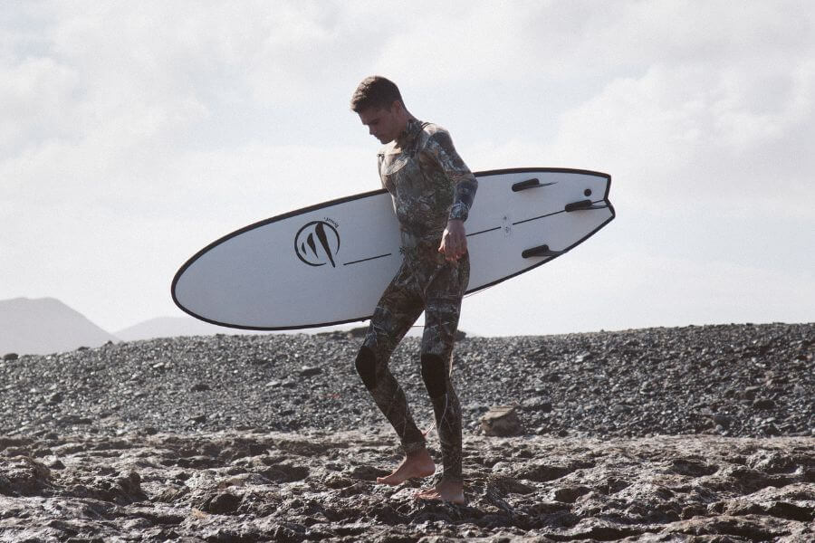 Descubre las diferencias entre las tablas de surf Decathlon y Flysurf