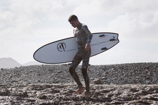 Descubre las diferencias entre las tablas de surf Decathlon y Flysurf