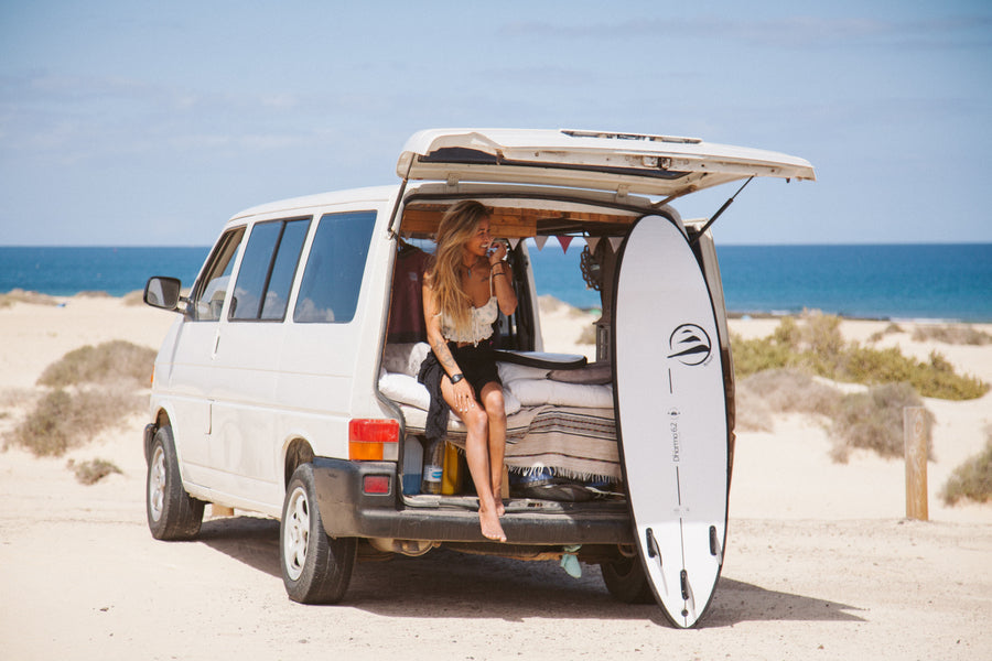 Surfista en una playa de El Algarve