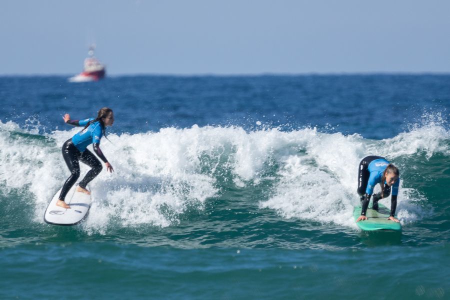 ¿Dónde aprender a hacer surf en España?