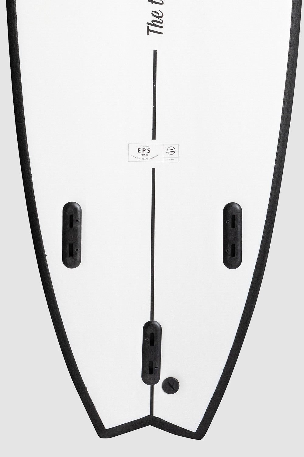 "Bottom de la tabla de surf evolutiva The Traveller 6.6 en el tail"