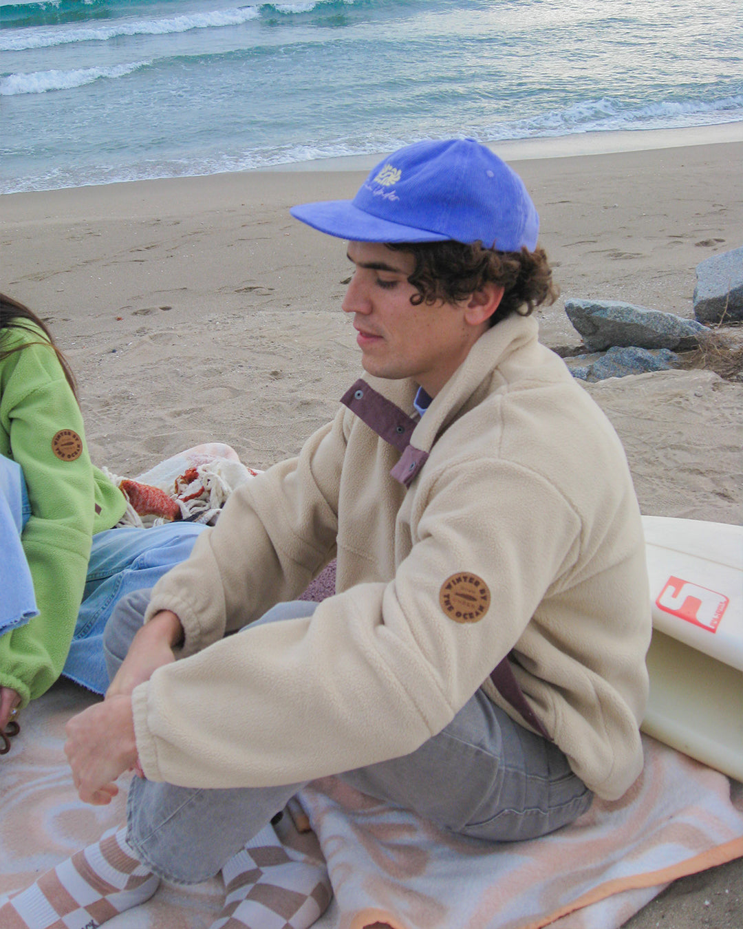 Gorra de pana lila