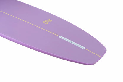 Vista en ángulo del tail del longboard Moonwalk soft pink, mostrando la terminación de la tabla.