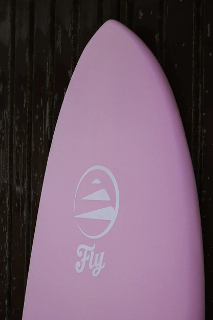 Detalle nose de la tabla de surf shortboard rosa.