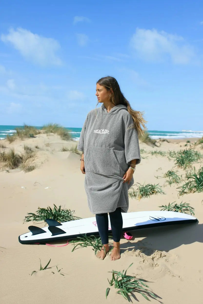 Poncho de surf gris