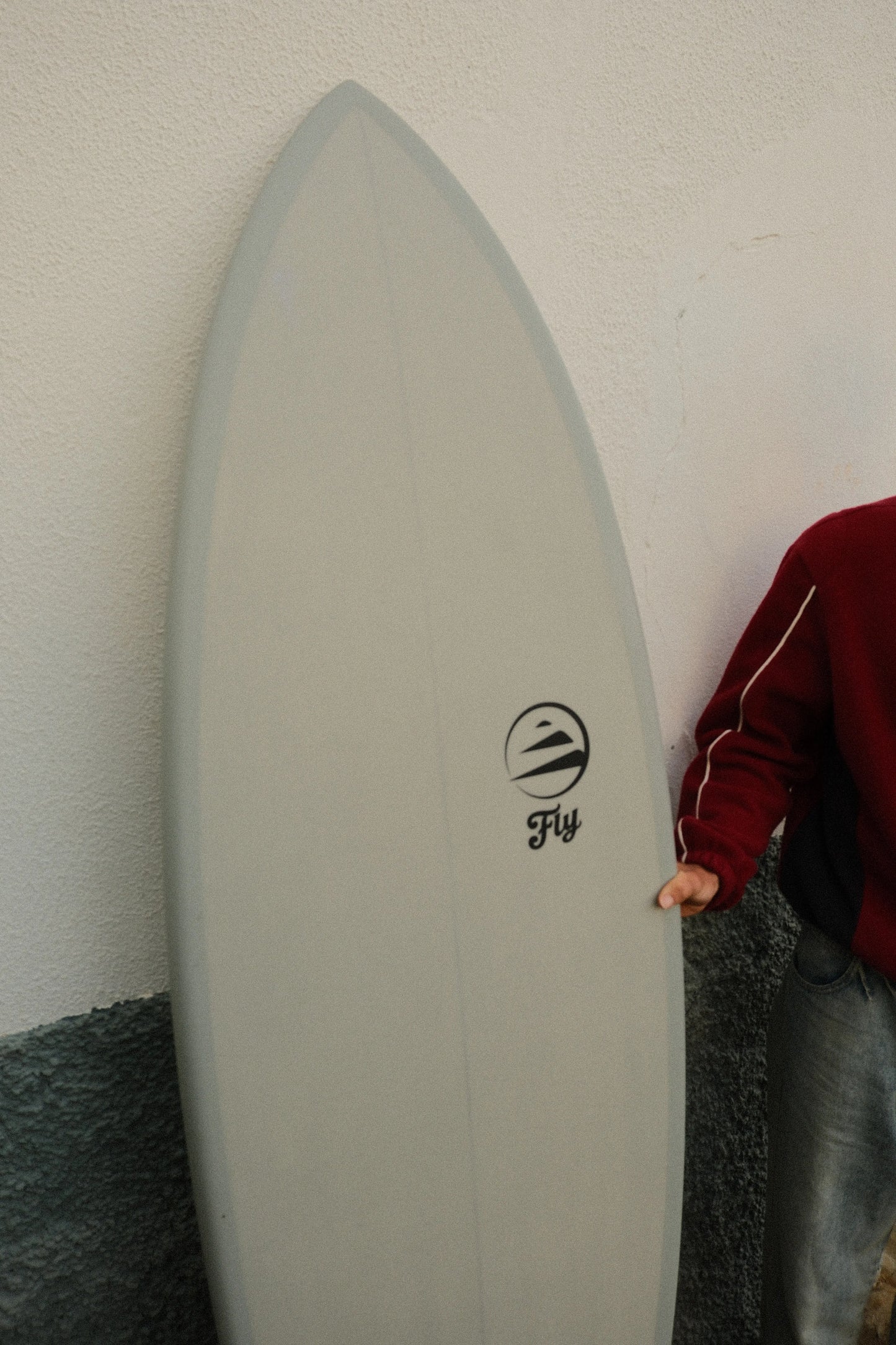 vista posterior tabla de surf apollo gris de fibra de flysurf