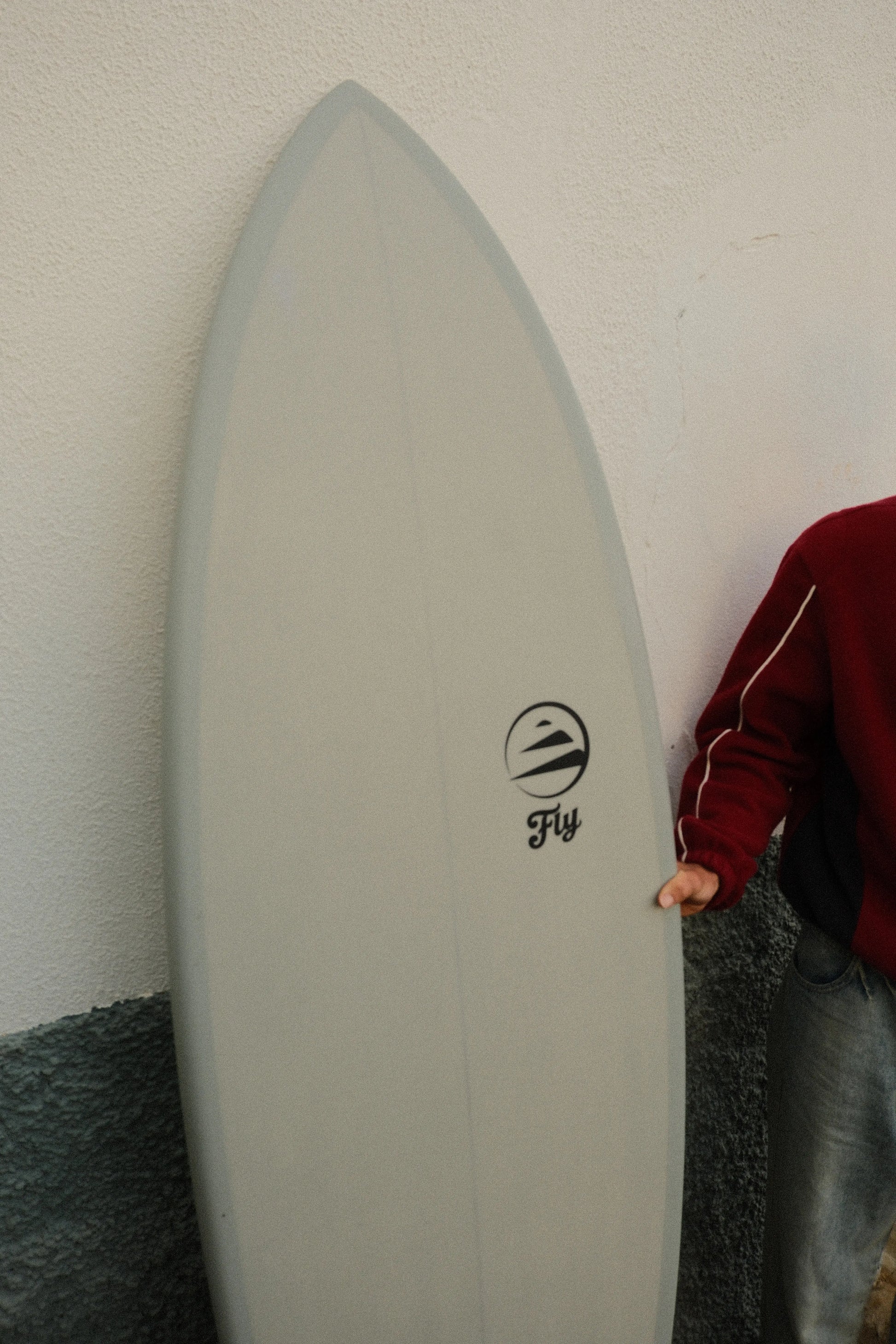 vista posterior tabla de surf apollo gris de fibra de flysurf