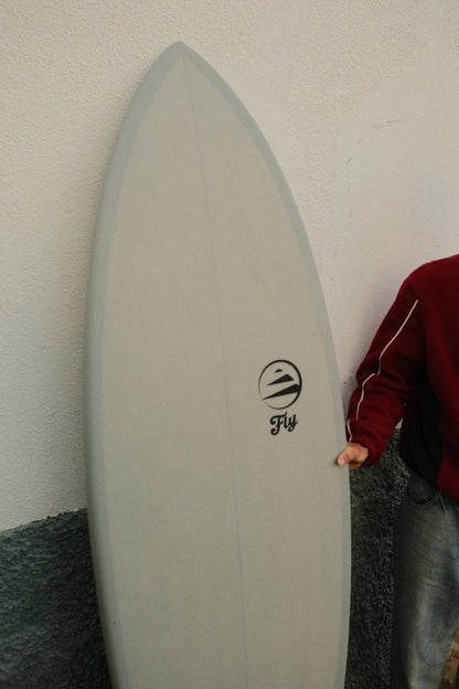 vista posterior tabla de surf apollo gris de fibra de flysurf