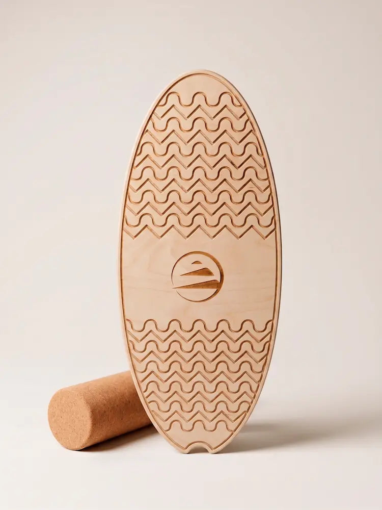 Parte frontal del balance board de surf en foto de estudio. 