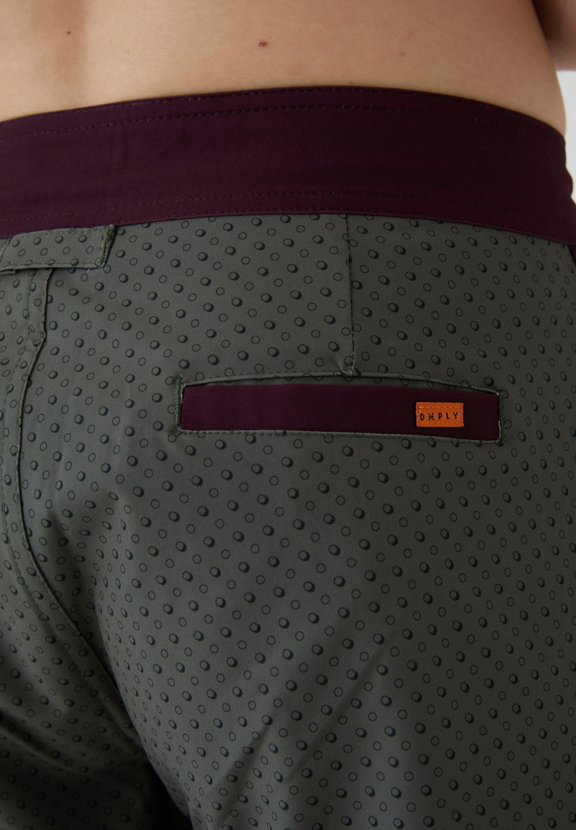 Detalle cintura y cordón regulable bañador surf hombre Deeply Beach