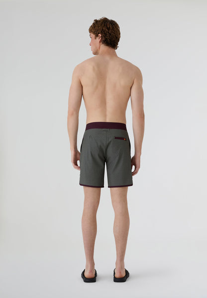 Bañador de surf hombre Deeply Beach boardshort gris plano completo puesto en hombre