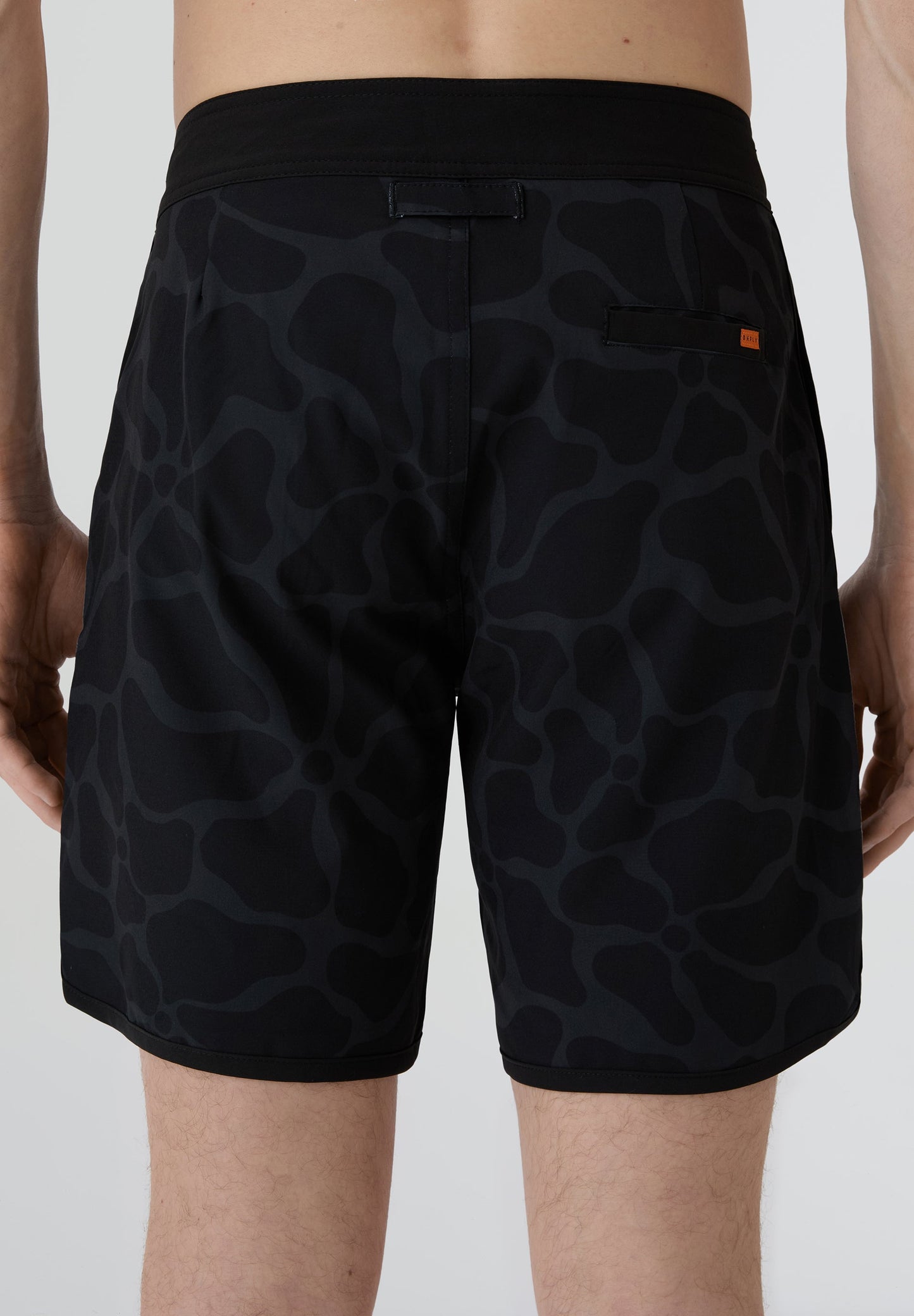 Bañador boardshort Deeply Beach hombre negro estampado plano frontal