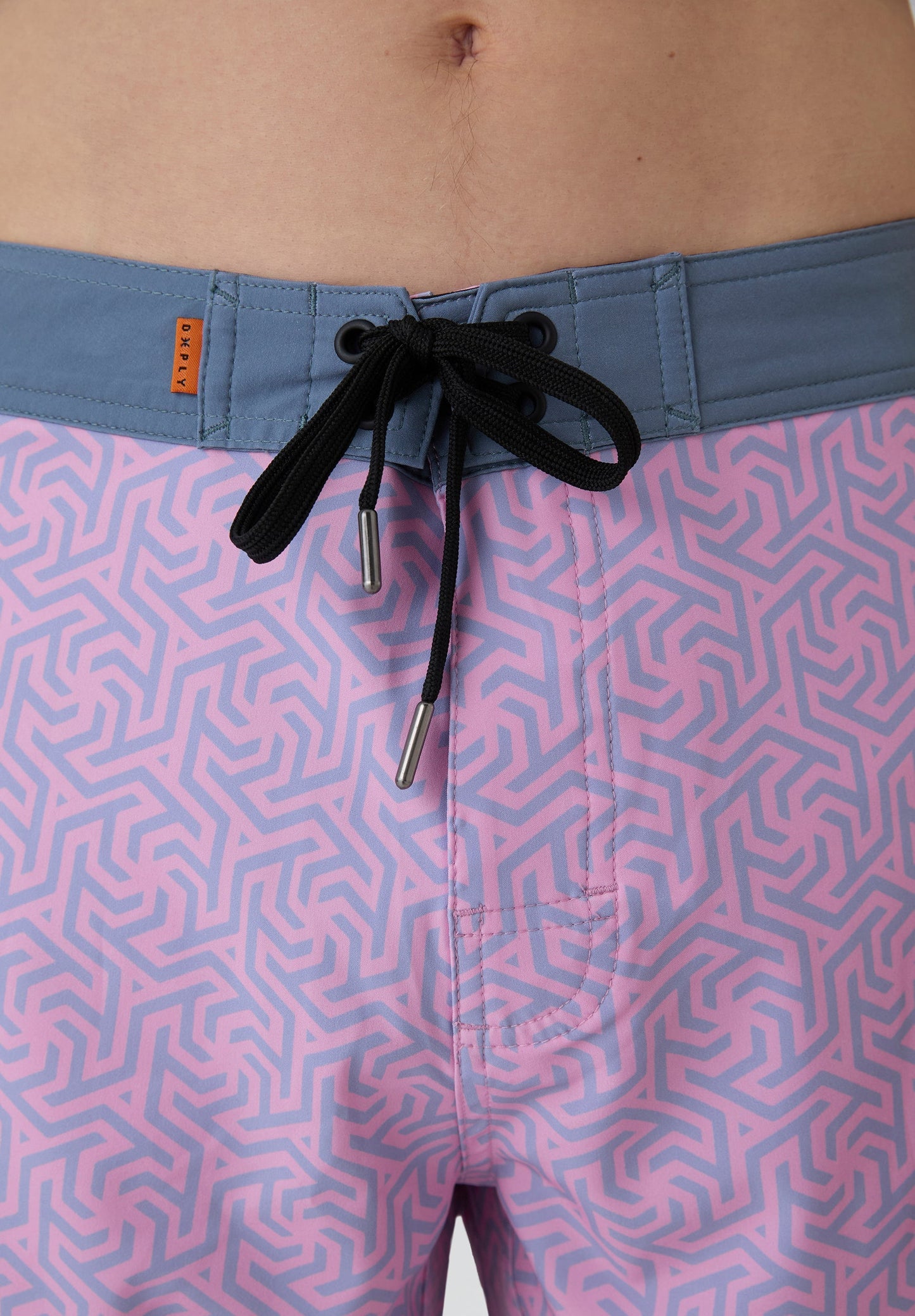 Detalle cinturilla azul y cordón bañador surf hombre Deeply Beach rosa estampado