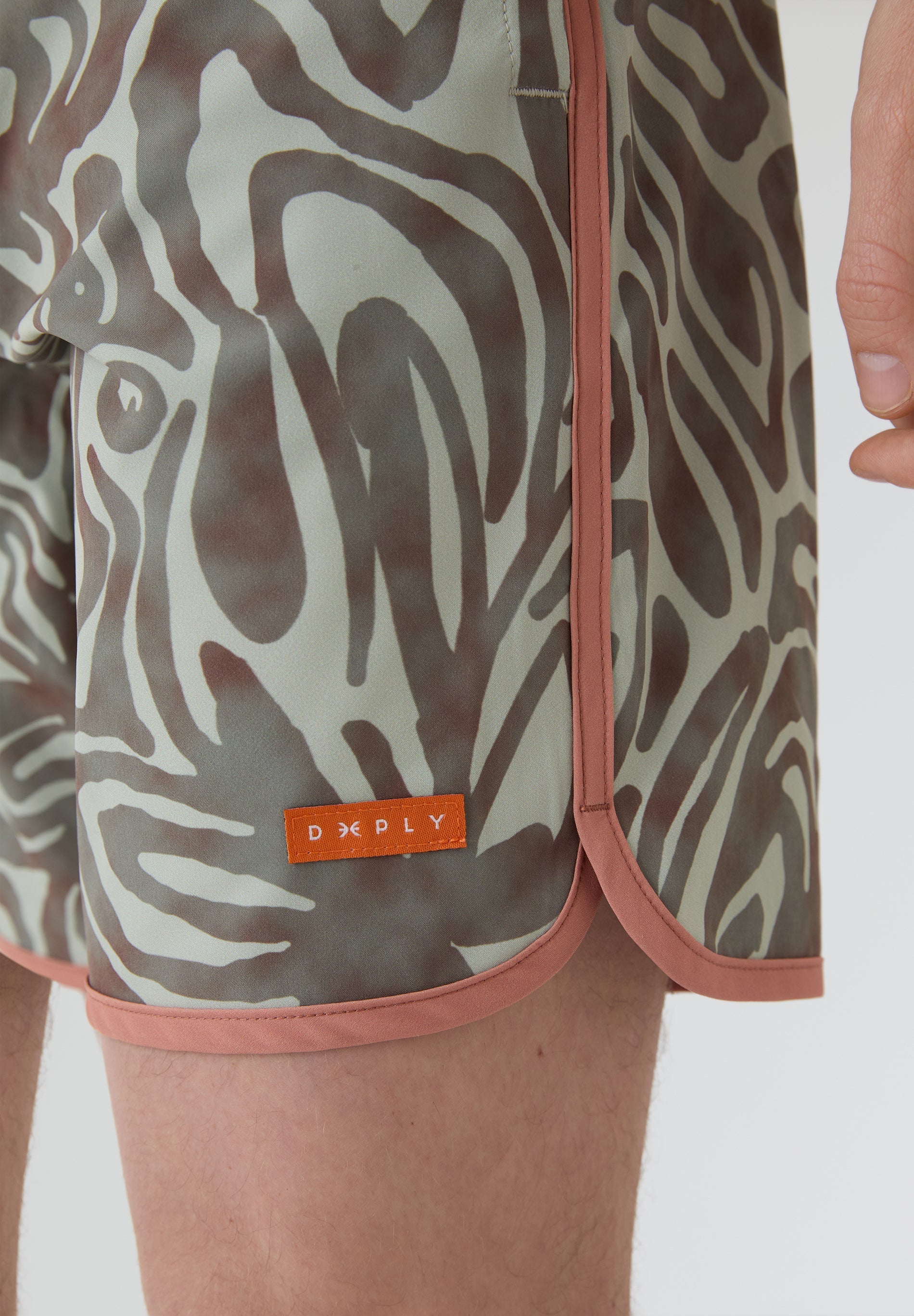 Detalle del logo de deeply naranja