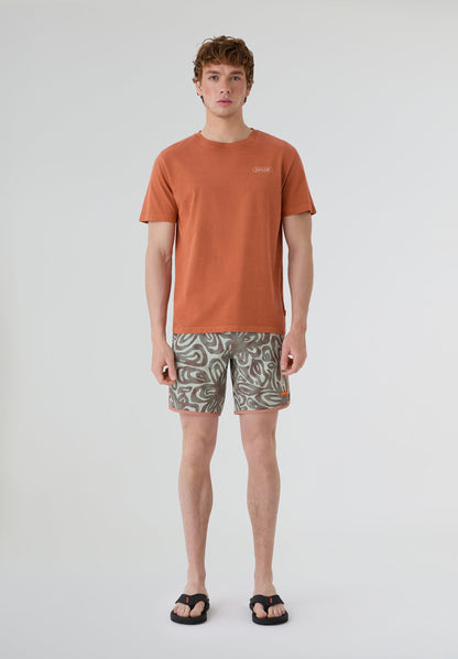 Bañador surf hombre Deeply Beach verde con modelo vista frontal completo
