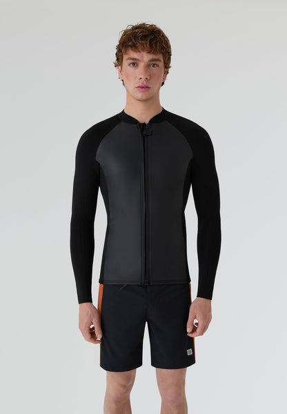 Camiseta de neopreno para hombre de 2mm con manga larga y cremallera frontal, ideal para protección térmica ligera en aguas cálidas.