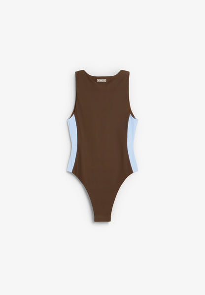 Bañador Deeply Mujer Limitless marrón, plano frontal doblado