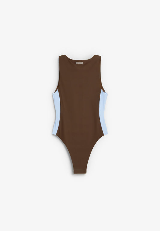 Bañador Deeply Mujer Limitless marrón, plano frontal doblado