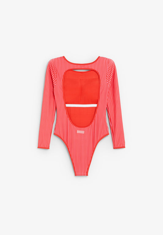 Bañador Deeply Mujer Infinity rosa, plano frontal doblado