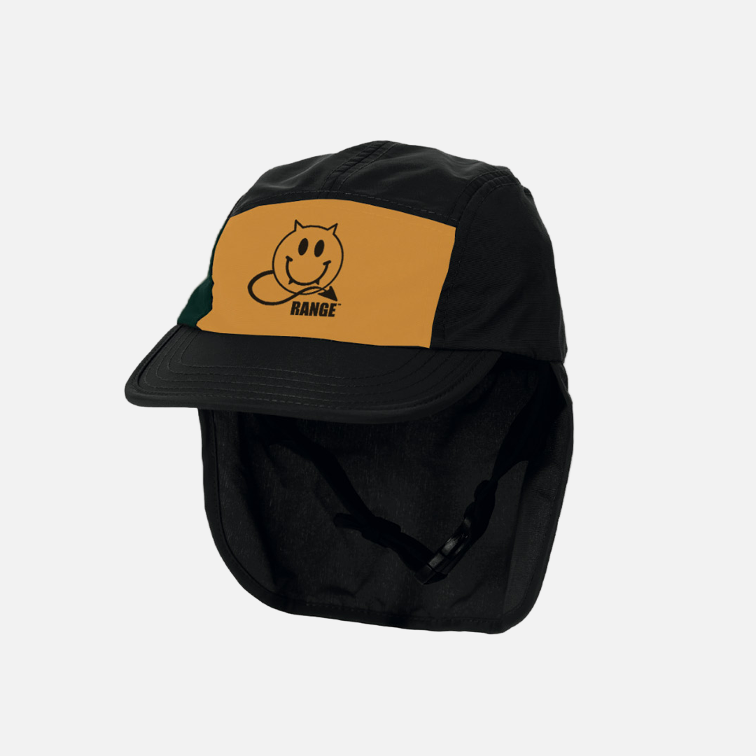 Gorra Deflow para surfistas con ajuste y dibujo de un diablo sobre un fondo amarillo y la palabra range