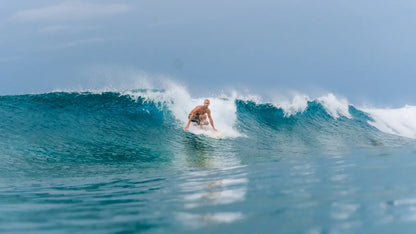 Las olas perfectas de maldivas con agua cristalina en el surs trip a Maldivas de flysurf.