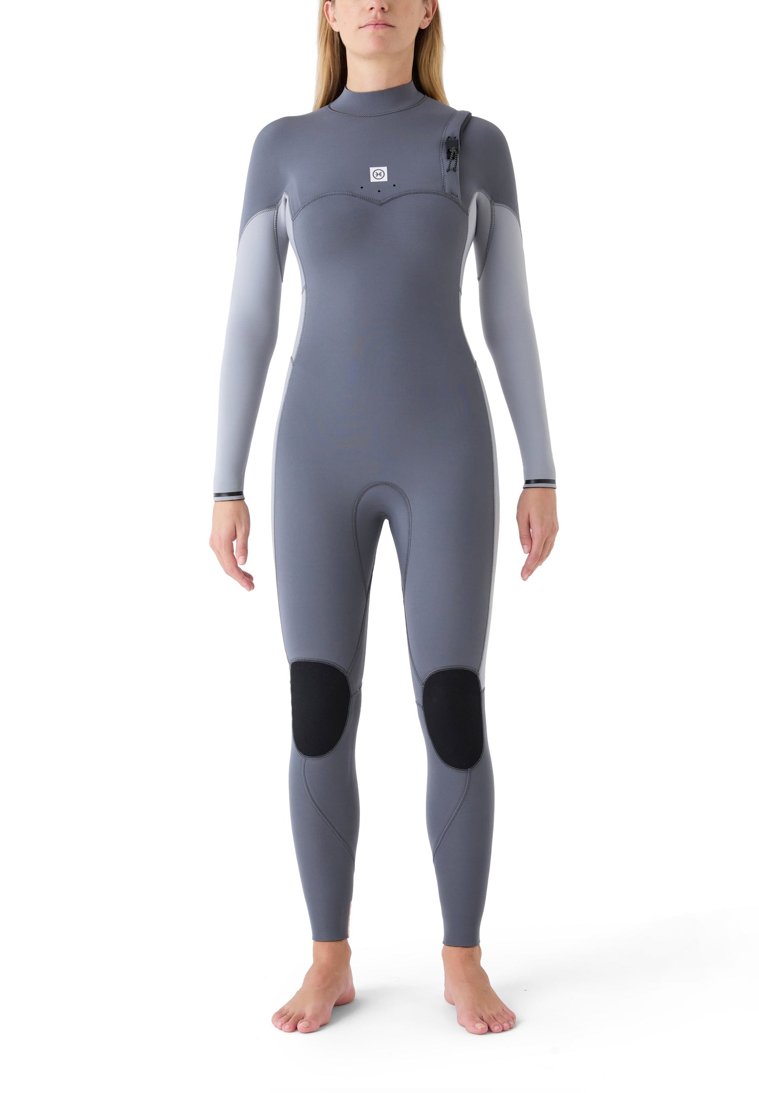 Traje de neopreno integral Deeply Limitless III 4/3 para mujer en color gris, diseño sin cremallera para máxima libertad de movimiento en aguas frías.