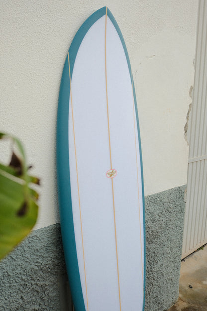 zoom sobre la parte blanca de la nueva tabla de surf de flysurf