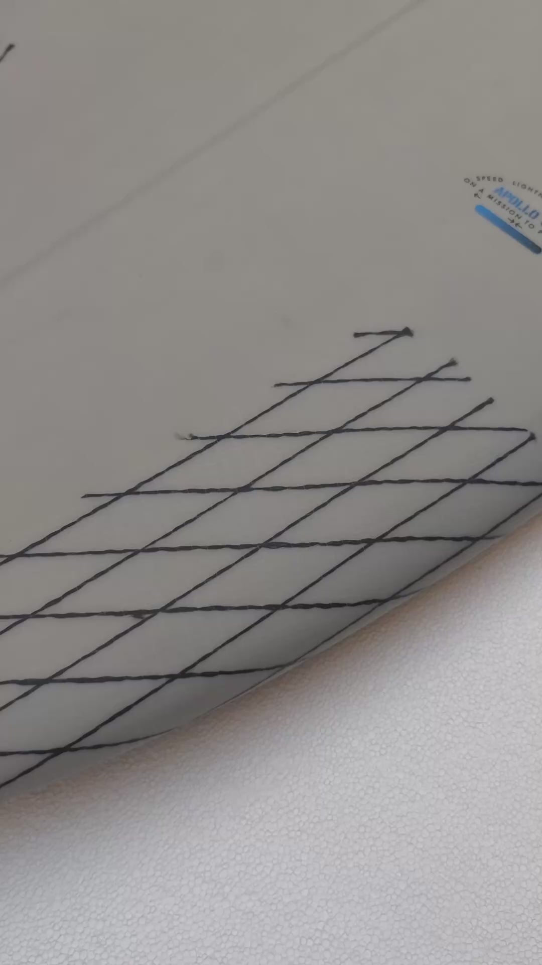 video de los detalles de la tabla de surf de fiber tech de flysurf