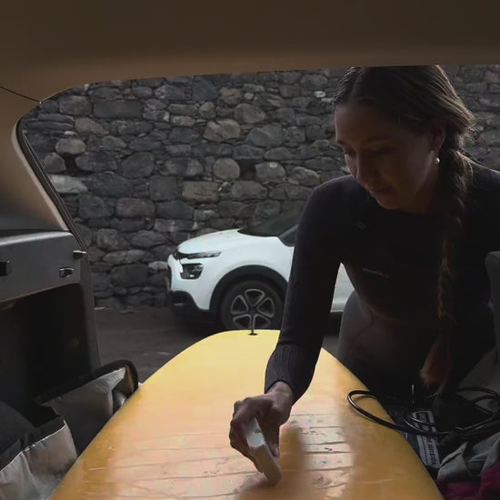 video mostrando y usando la tabla de surf de fibra squash naranja