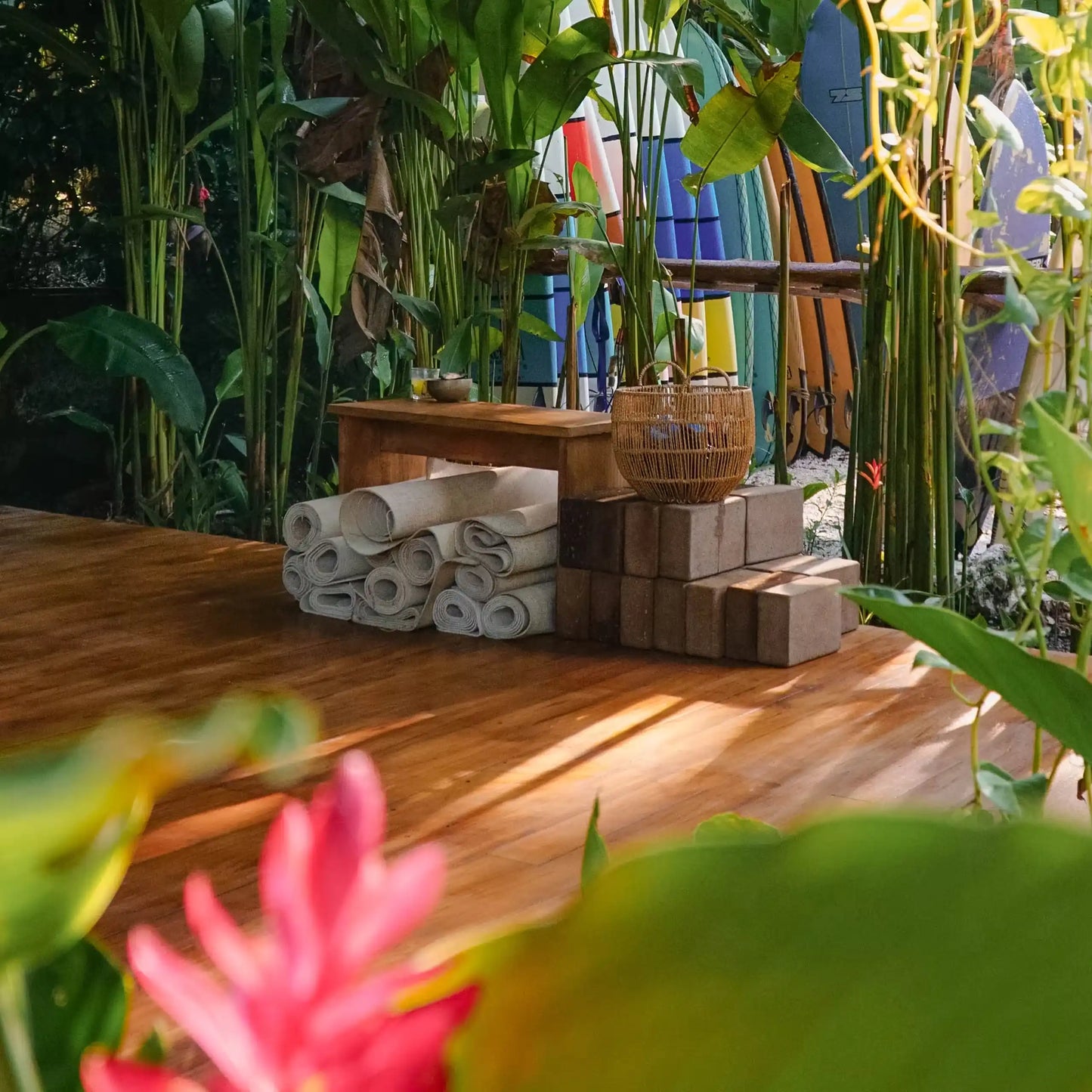 material de surf y yoga del surfcamp en costarica