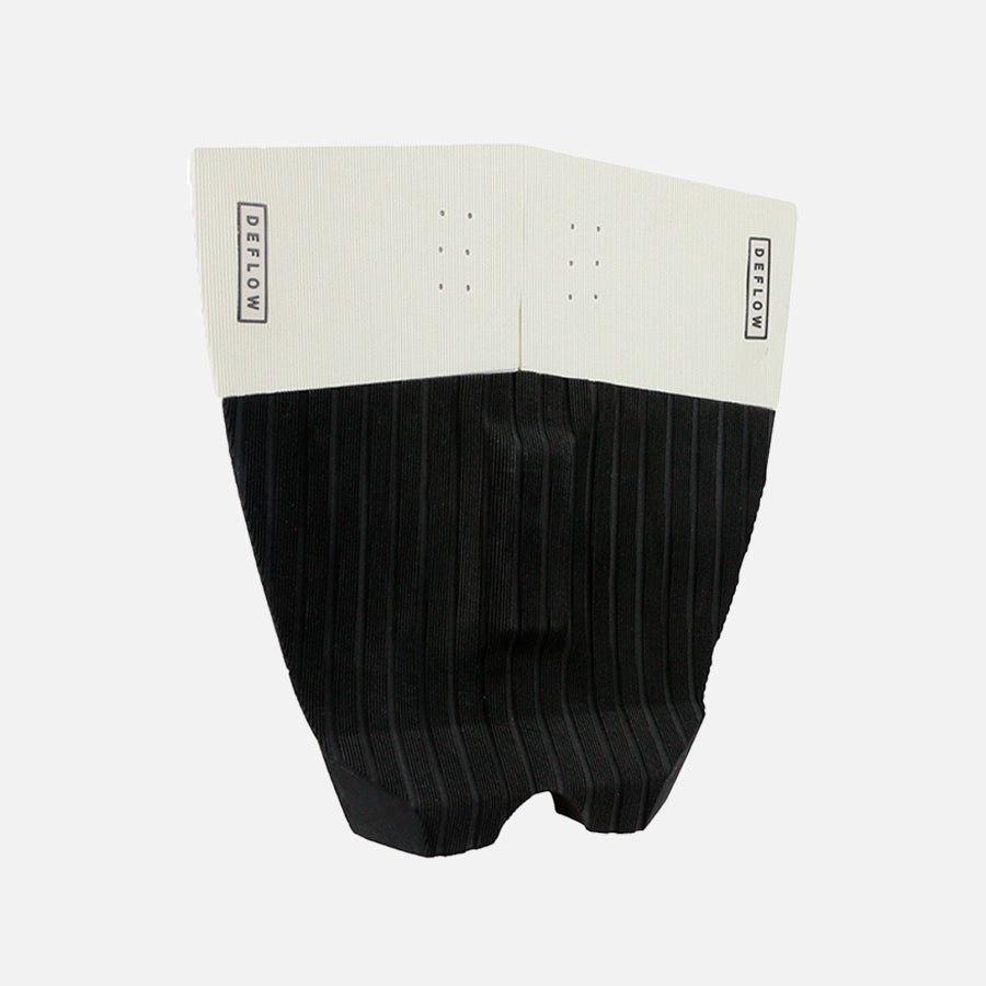 vista lateral del surf grip negro y plateado de 3 piezas de deflow para la cola de tu tabla de surf