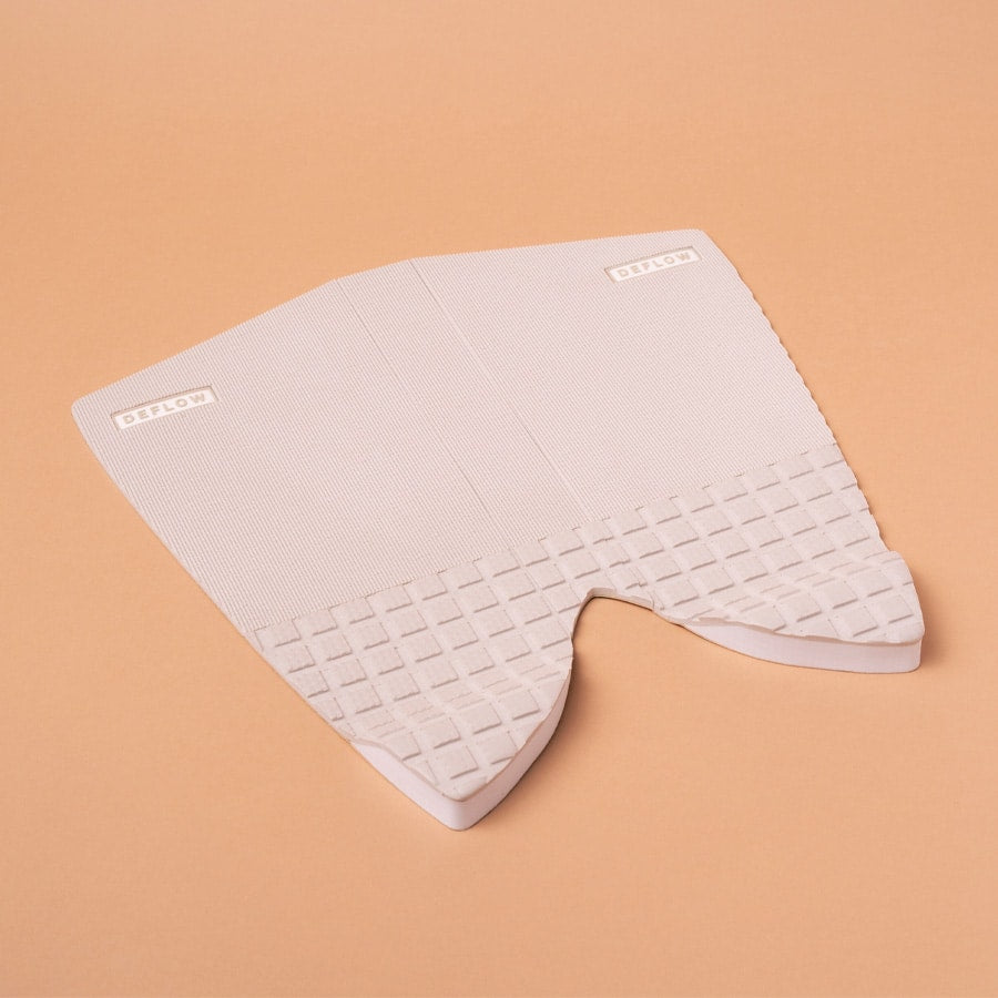surfgrip para una tabla de surf tipo fish color blanco beige