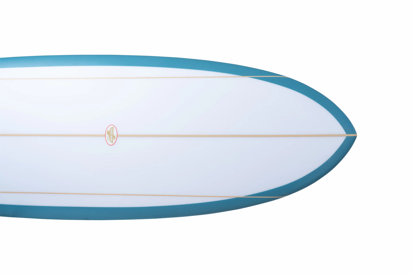 Primer plano de la punta o nose de una tabla surf evolutiva fibra azul de alto rendimiento.