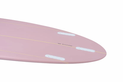 Plano medio de la zona trasera de una tabla surf evolutiva fibra rosa de resina epoxy.