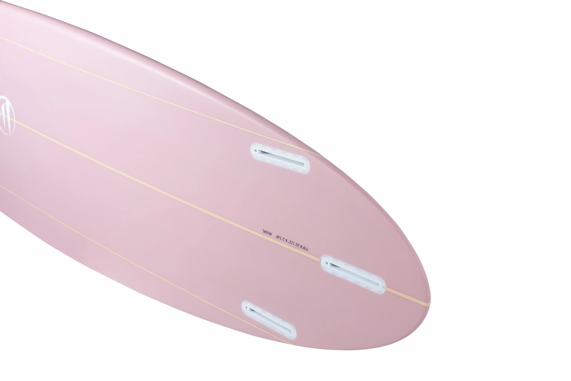 Acercamiento al tail de una tabla surf evolutiva fibra rosa con acabados premium.
