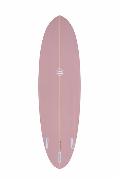 Reverso de una tabla surf evolutiva fibra rosa con configuración de tres quillas.