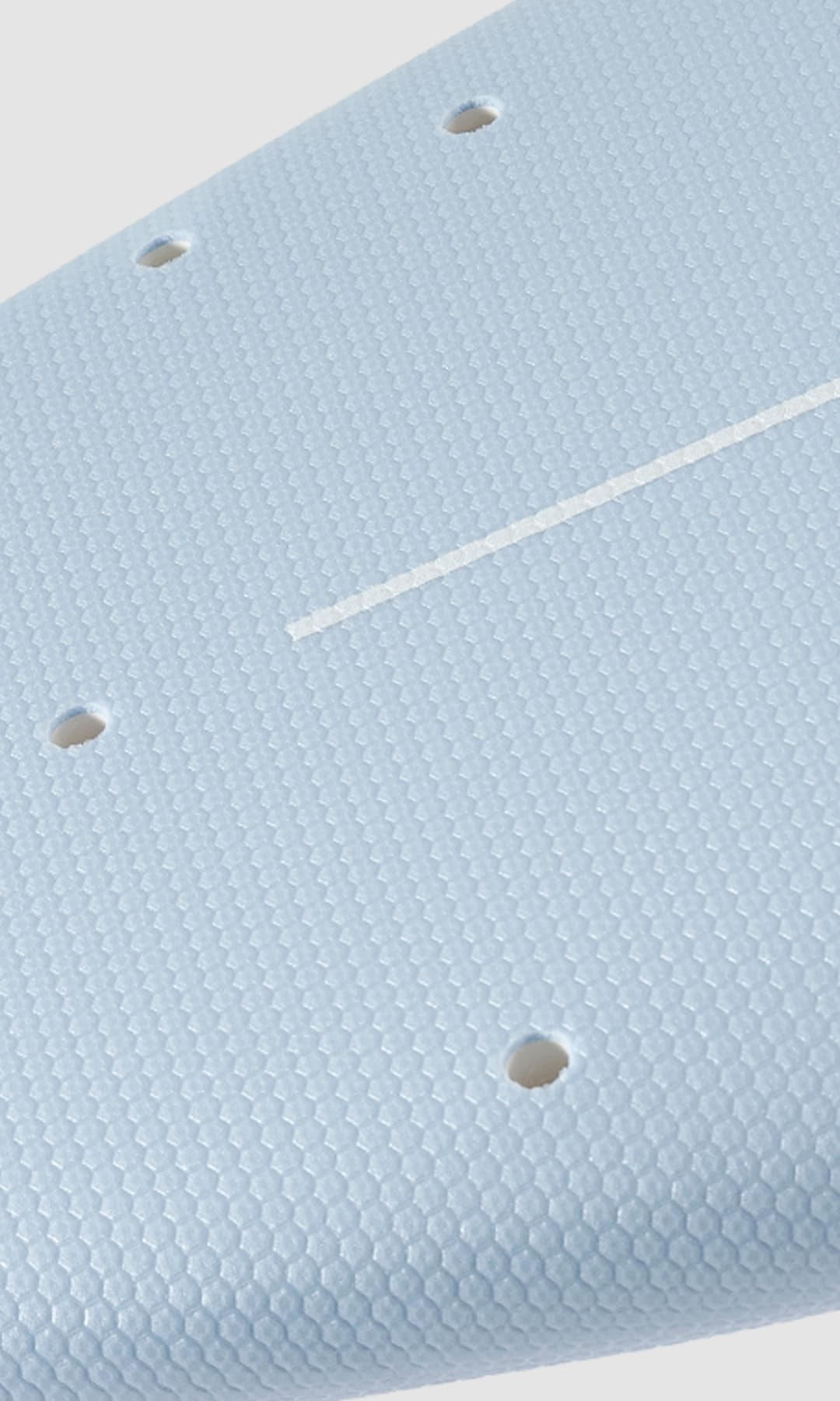 Detalle de la cola y cantos de la tabla de surf Cool School 7.2.