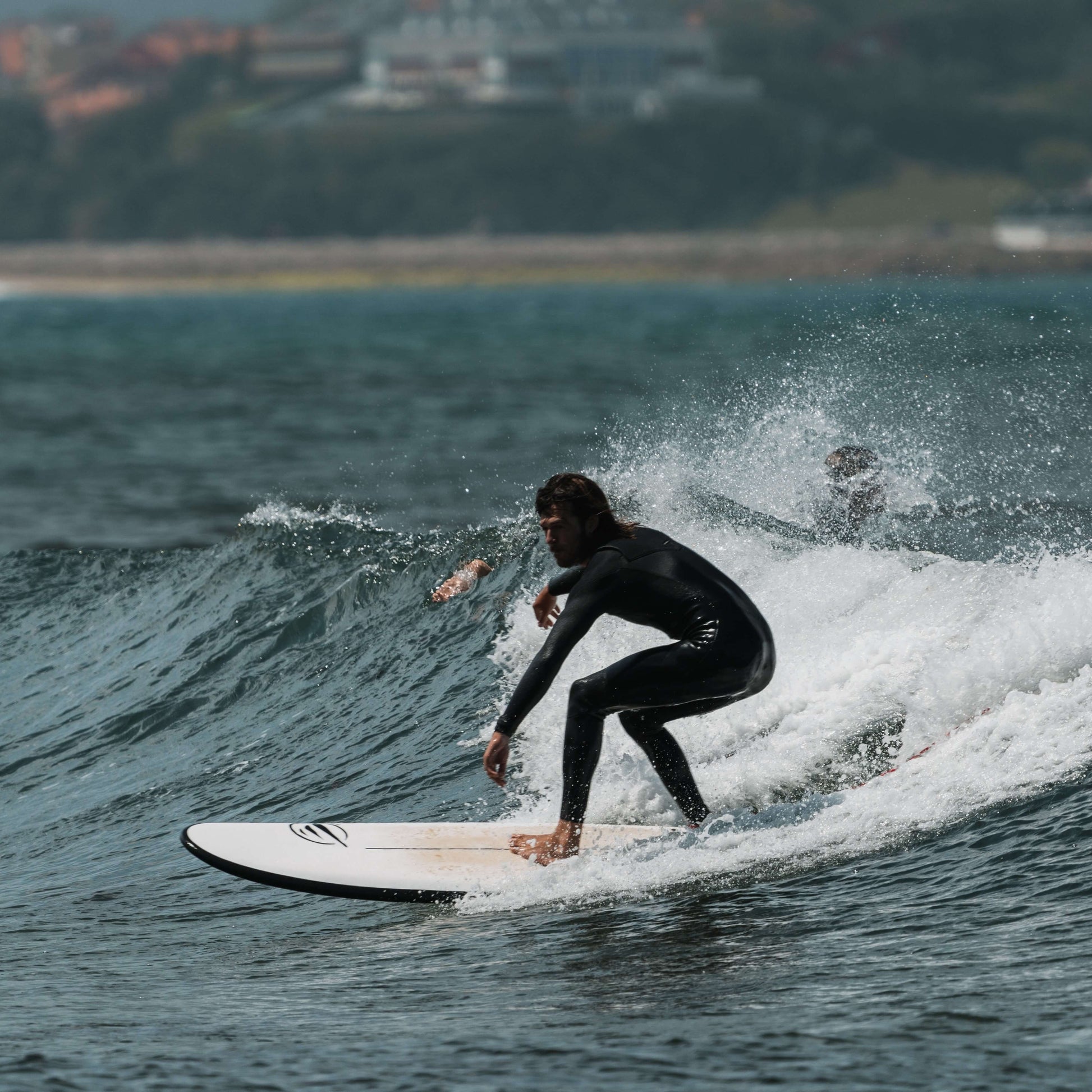 coger tus primeras paredes, progresar tu surfing y maximizar el número de olas