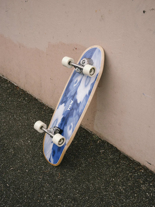 Surfskate YOW Outer Banks 33.85 pulgadas con diseño High Performance, ideal para una experiencia de deslizamiento fluida y divertida